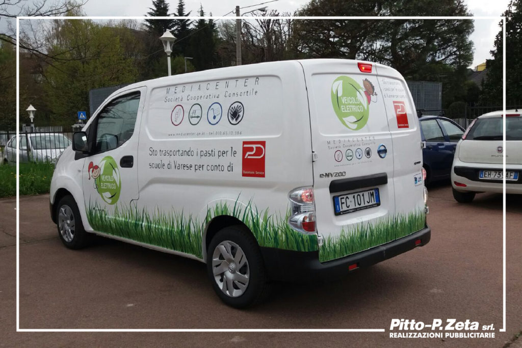 Mediacenter: allestimento furgoni. Copertura automezzo con stampa su cast plastificata e scritte adesive in prespaziato.