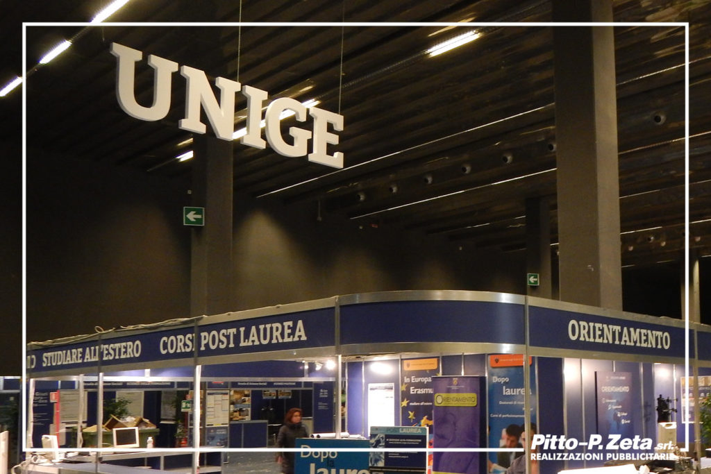 Allestimento Salone Orientamenti, Genova. Scritte in prespaziato e in rilievo.